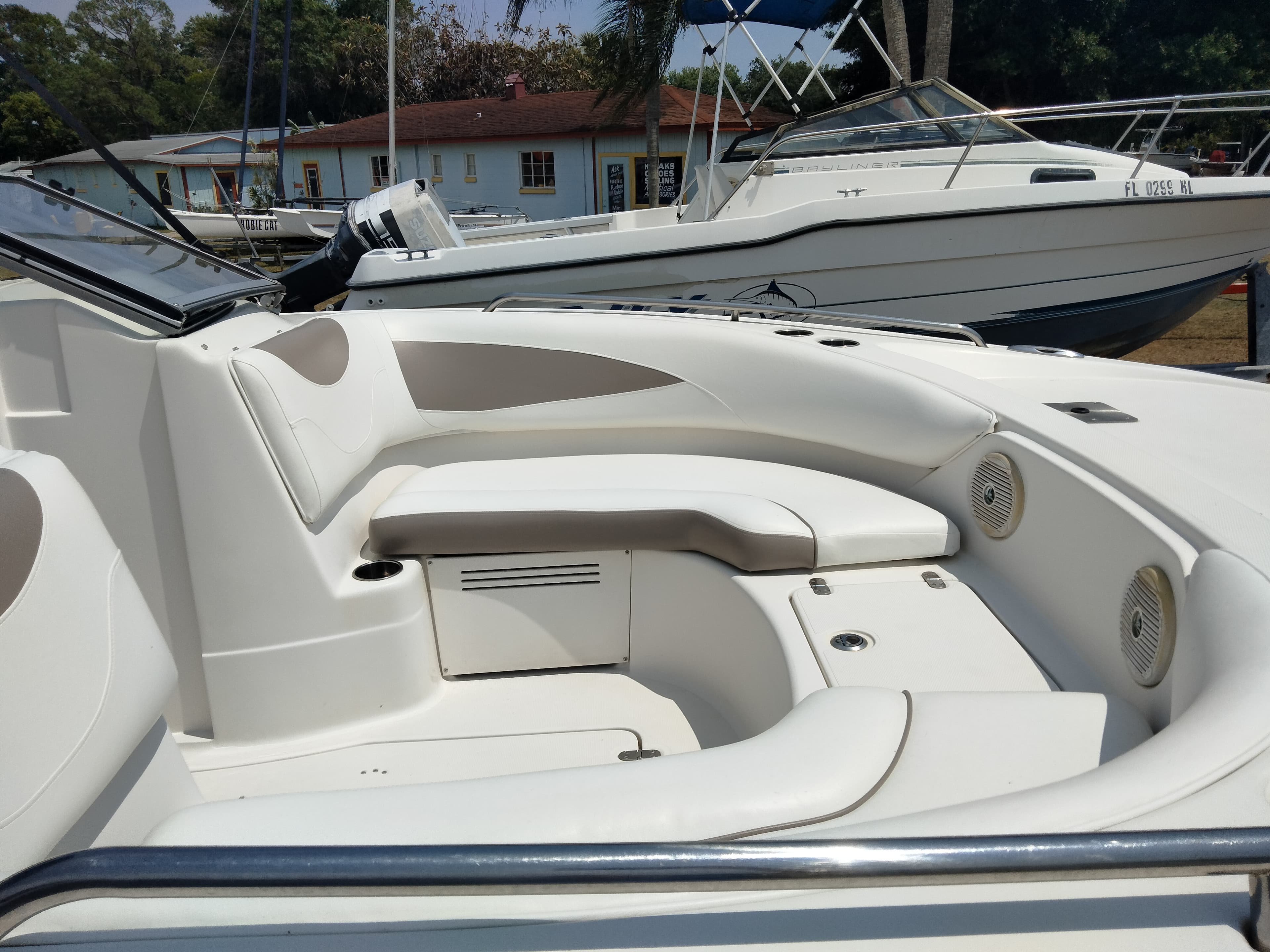 Bow seating 